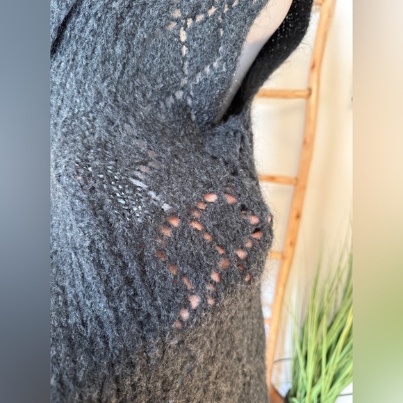 Eddie Bauer Women's Medium Dark Gray Mohair Hand Knit Sleeveless Cardigan - Picture 4 of 8